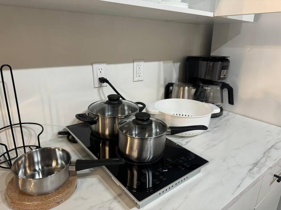 1 Bd With Kitchenette - 13 Apartment