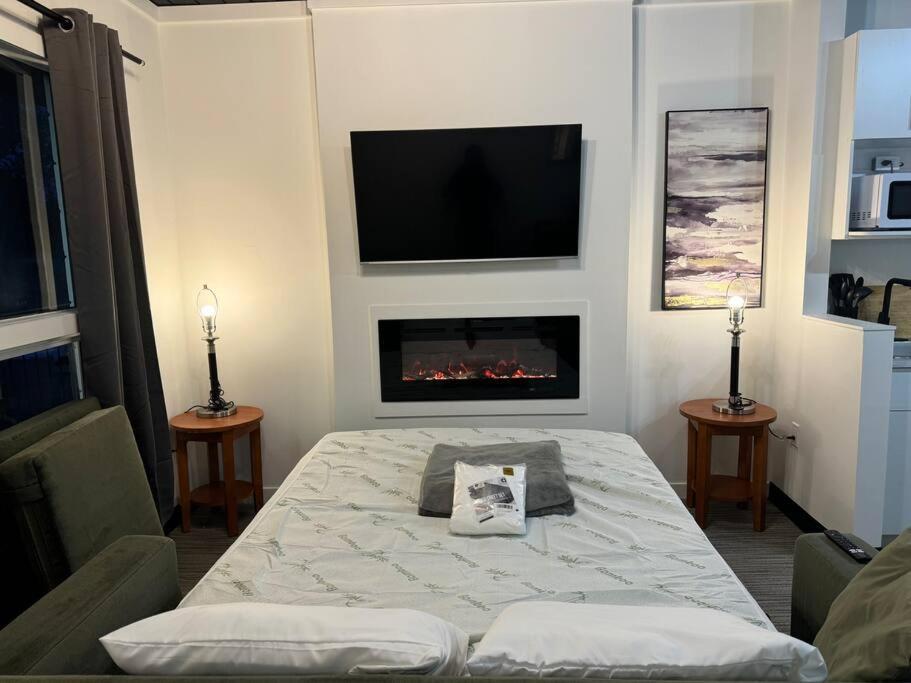Apartment 1 Bd With Kitchenette - 13 *
